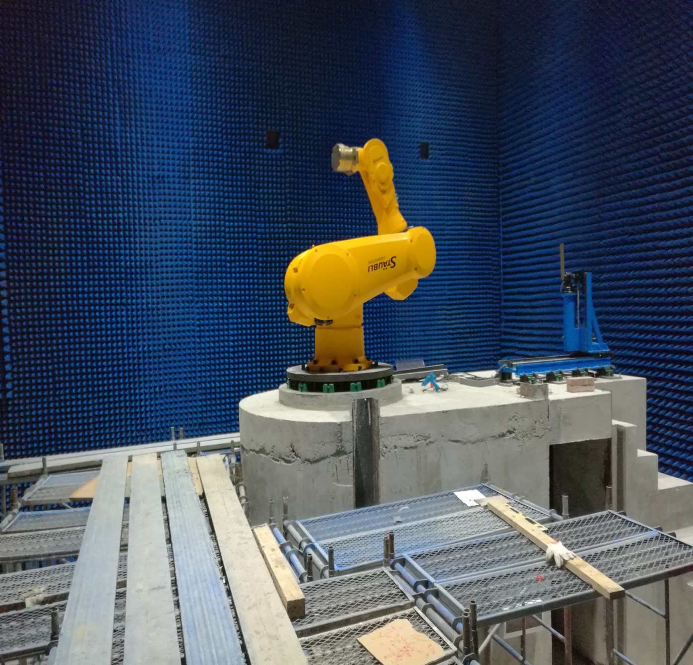 1651195590910003.jpg 遠(yuǎn)場(chǎng)測(cè)試設(shè)備(機(jī)器人).jpg